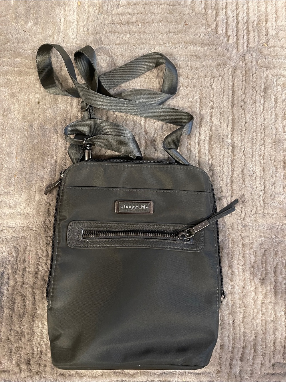 Baggallini Black Compact Crossbody Messenger Bag